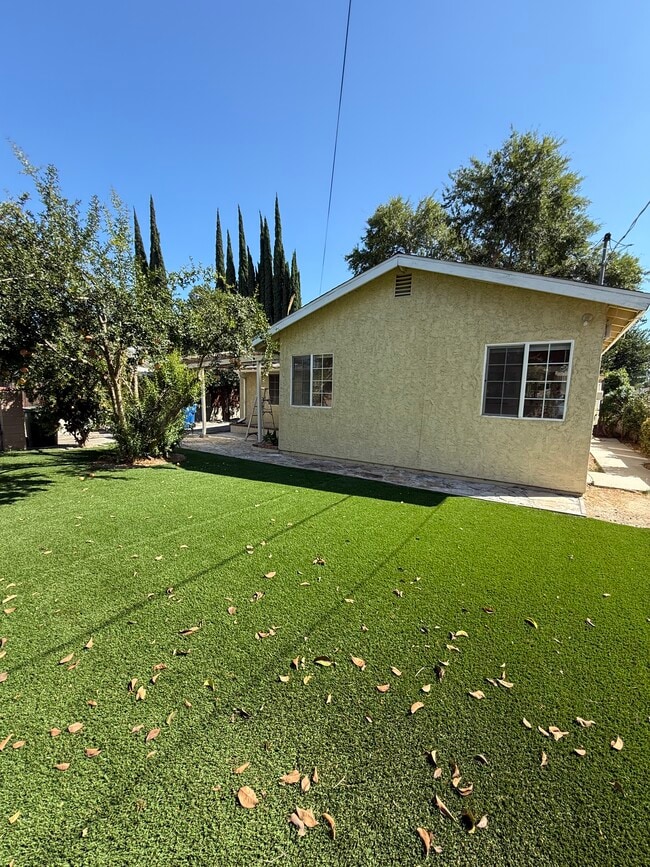 Photo - 19148 Saticoy St House