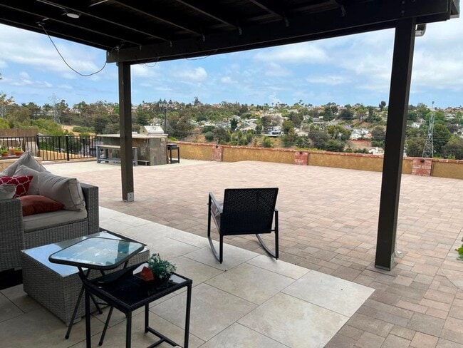 4Bed/2Bath Just East of El Camino in Carls... - 4Bed/2Bath Just East of El Camino in Carls... House