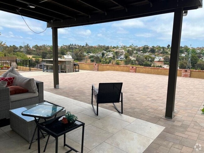 Building Photo - 4Bed/2Bath Just East of El Camino in Carls... Rental