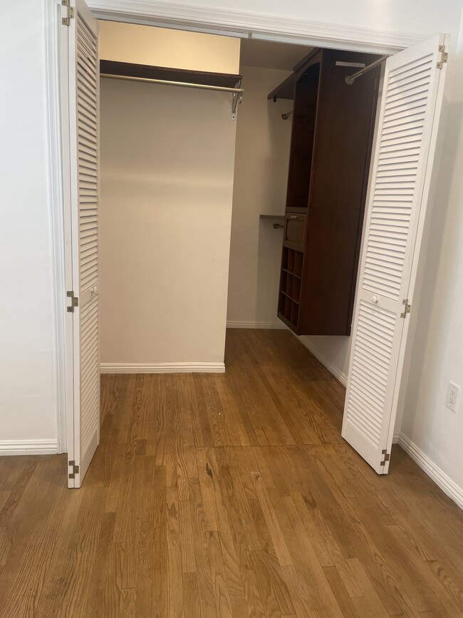 Photo - 300 W Hillsdale St Unit 1