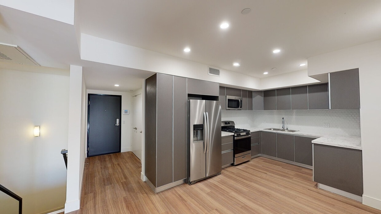 3D Tour - 1450 S Barrington Ave Apartments