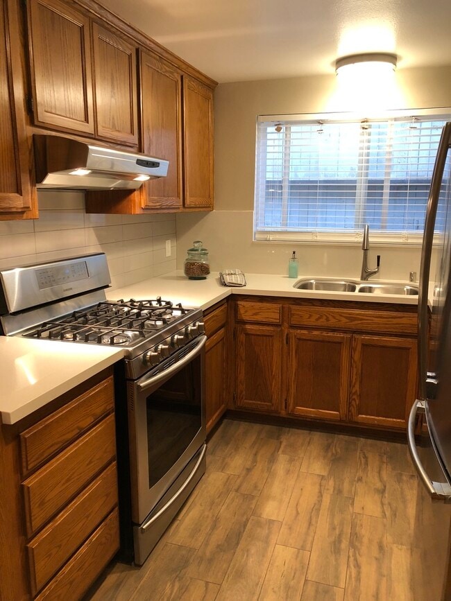 Kitchen - 828 Bayview Dr Unit 828 Bayview