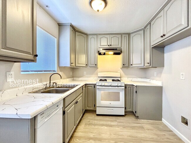 Photo - 522 Serrano Ave Unit 4