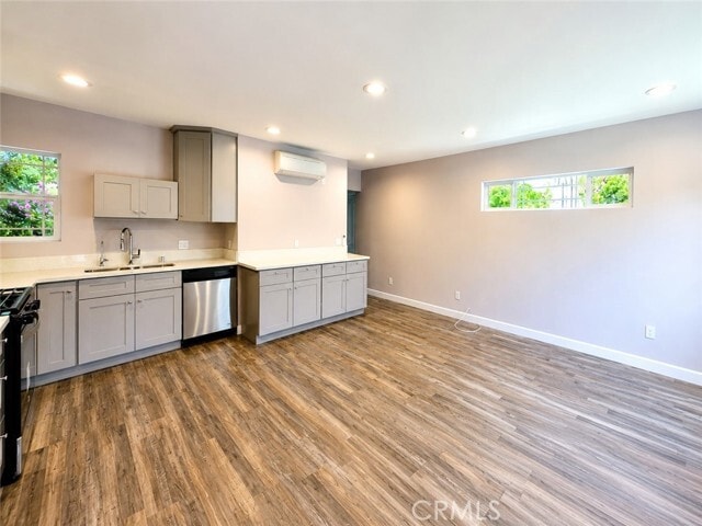 Photo - 7645 Amestoy Ave