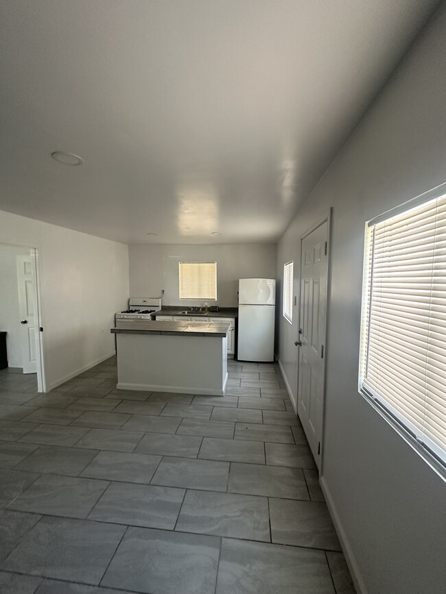 Photo - 17705 Superior St