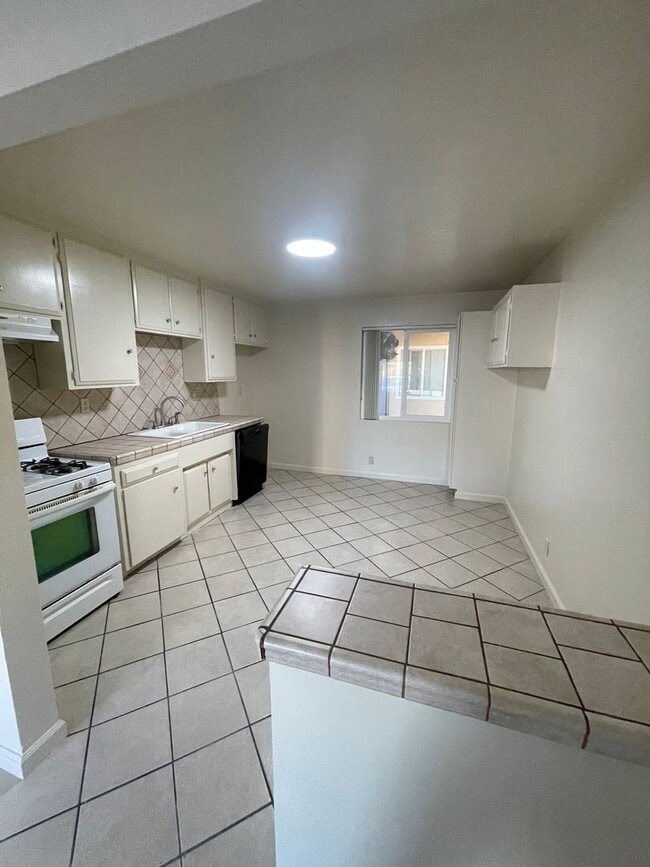 Photo - Super Clean & Nicely Renovated 2BR/1Bath in San Clemente - Walk to the Beach! Unit B