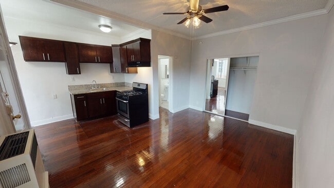 Building Photo - Budlong Apartments...Newly Renovated Studi... Unit 2404 1/2