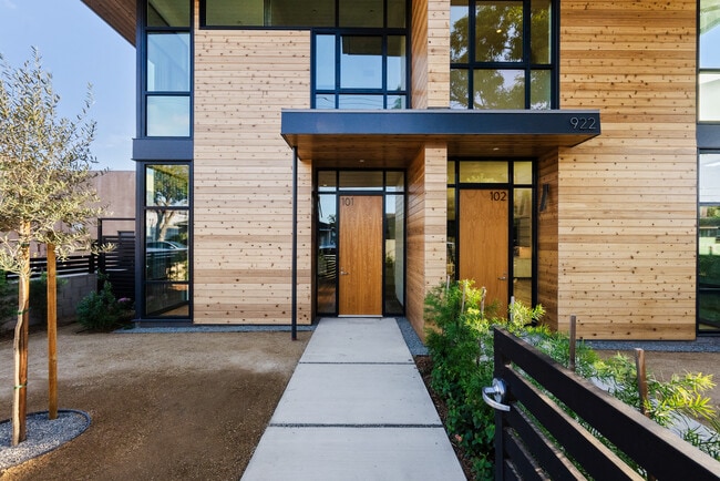 Building Photo - 922 W Clark Ave Unit 201