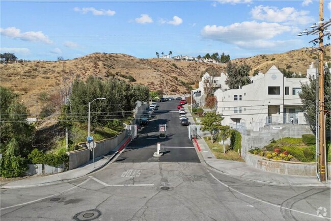 Building Photo - 18209 Sierra Hwy Unit 40 Rental