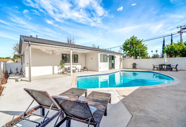 Photo - 19138 Bassett St