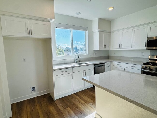 Photo - Gorgeous Three Bedroom Townhome For Rent i...