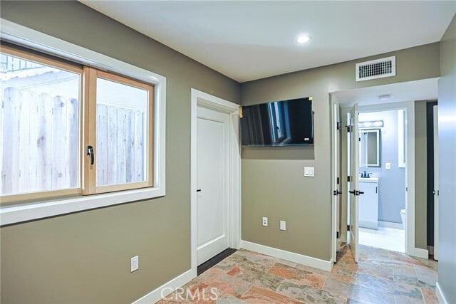 Photo - 605 W 4th St