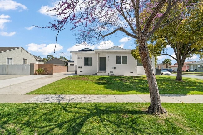 Building Photo - 4832 Downey Ave Unit 1