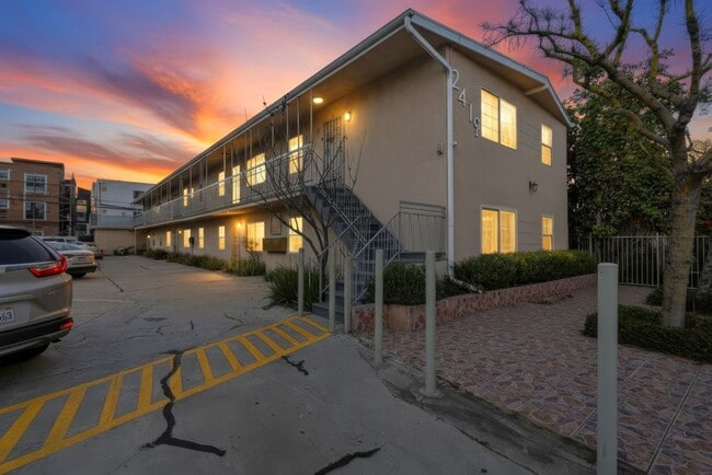 Building Photo - 2425 S Ridgeley Dr Unit 02