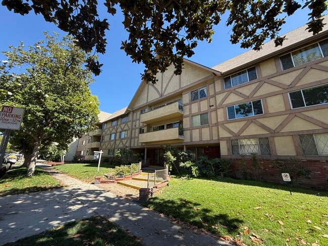 Building Photo - 600 W Stocker St Unit 312 Rental
