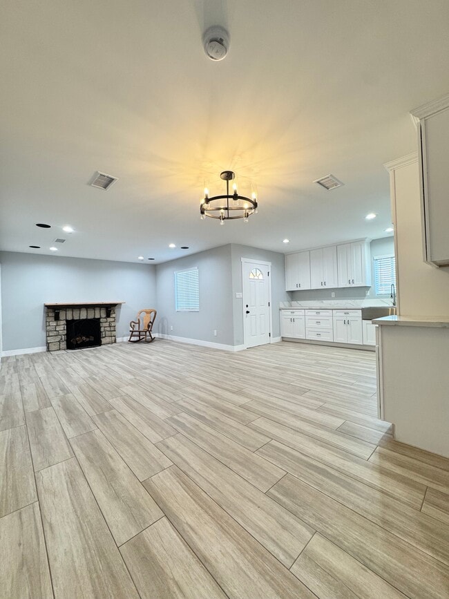 Photo - 1648 W 83rd St