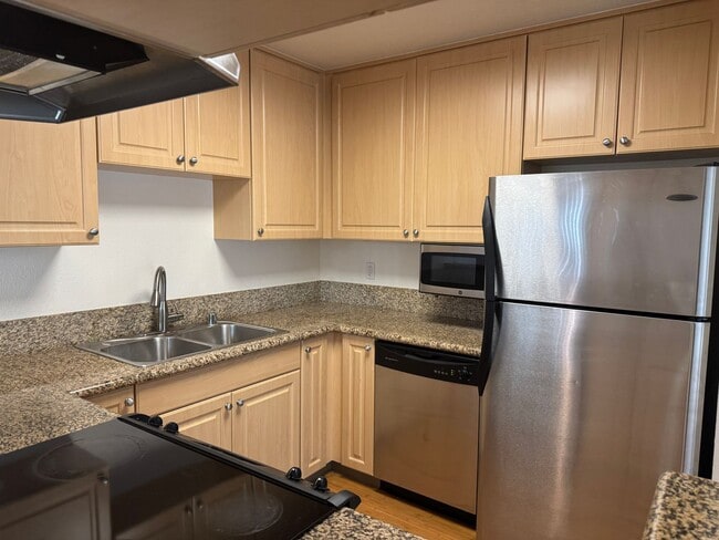 Building Photo - 2 bedroom 1 bathroom condo in Mirabella Point Unit 4106