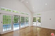 Photo - 530 Westmount Dr