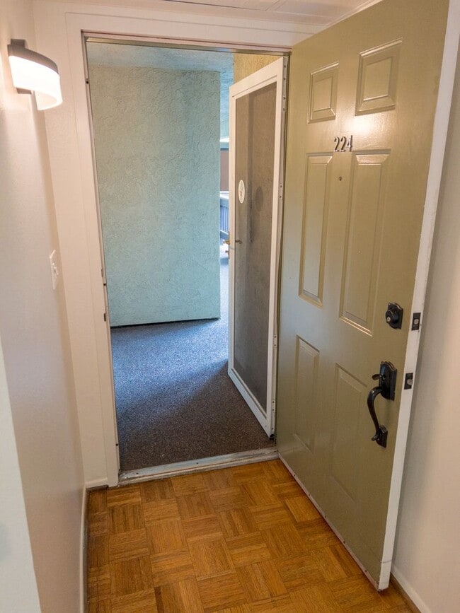 Photo - Large 2bed/ 2 bath corner unit in the heart of Silverlake with Hot Tub, Pool, Gated Parking and P...
