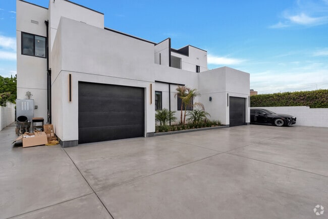 Building Photo - 16508 San Fernando Mission Blvd Rental