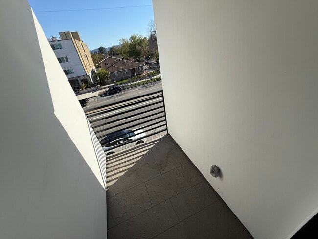 Photo - 11451-11455 Victory Blvd