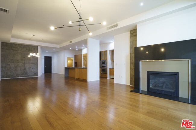 Building Photo - 1111 S Grand Ave Unit PH 3