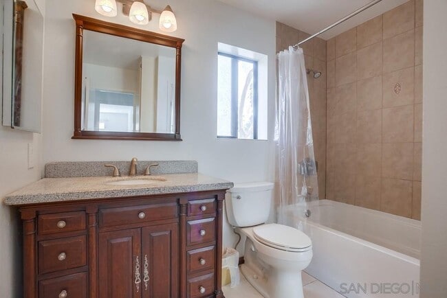 Full Bath - 4651 Pico St Unit 111