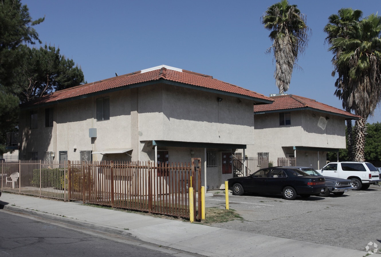 Primary Photo - 5748 Tilton Ave