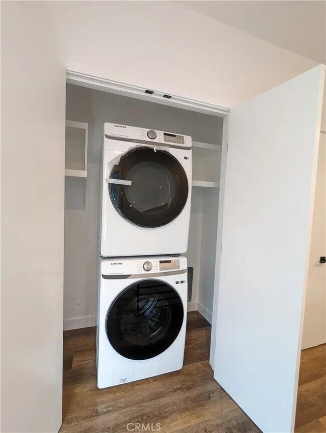 Photo - 11141 Strathern St