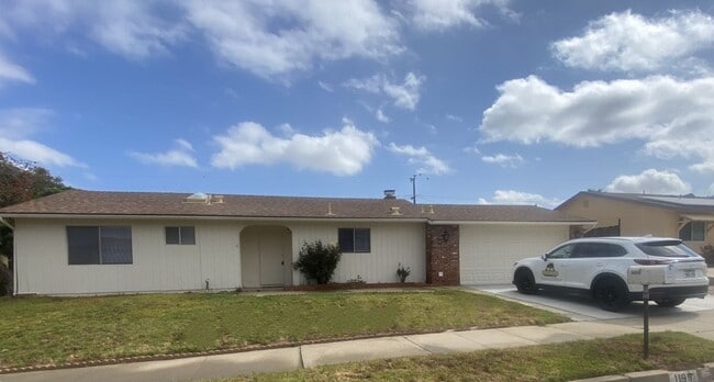 Building Photo - 3 bedroom + Bonus room Orcutt !!!