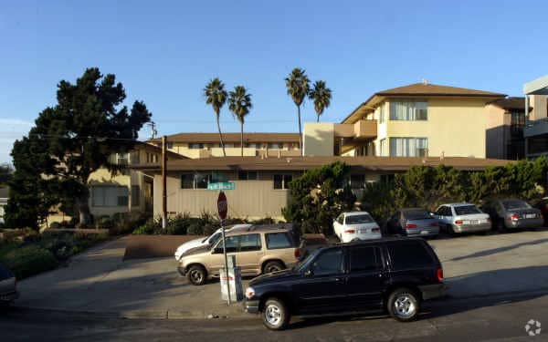 Photo - Elan Baylofts