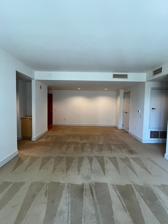 Photo - Experience upscale living in Downtown San Diego with great views. This is a must see!