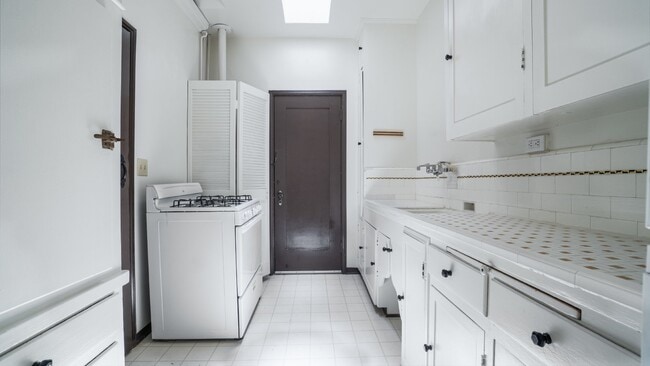 Photo - Balboa/North Park Move-In Special Large St... Unit #3