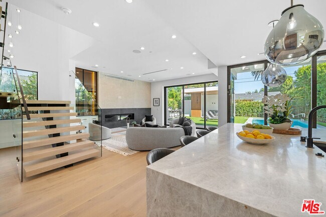 Photo - 4818 Norwich Ave