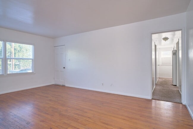 Photo - 116 E Orchard St