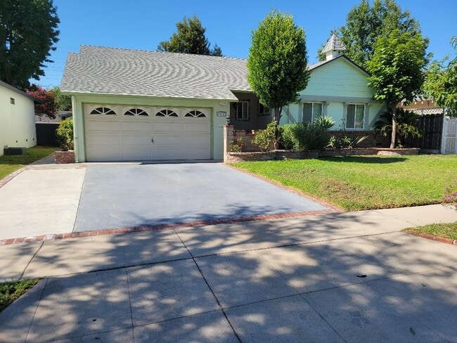 Photo - 20412 Londelius St House