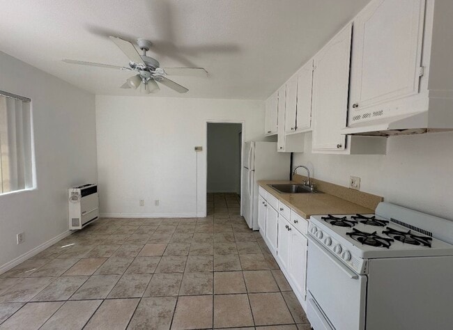 Photo - 405 E Esther St Unit 407 1/2