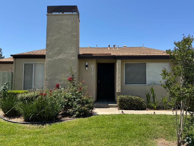 Building Photo - 672 Parkview Dr Rental