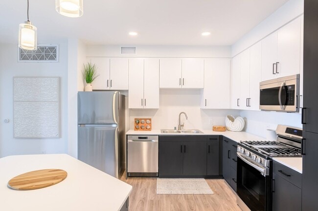 Enzo - Enzo Apartments