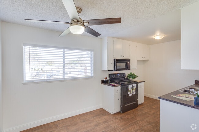 1BR, 1BA - 650SF - Dining Room - Watch Hill Apartments