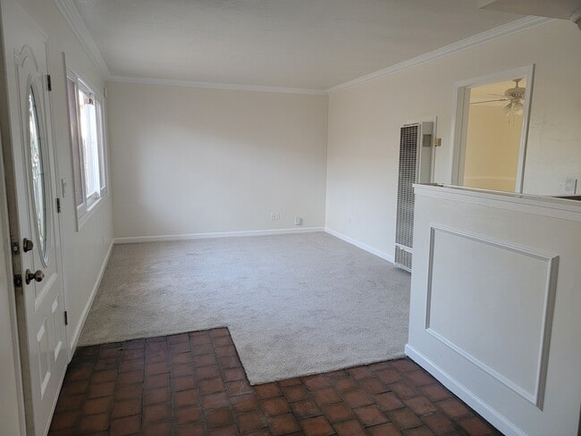 Photo - 641 Shalimar Dr Unit Apt B