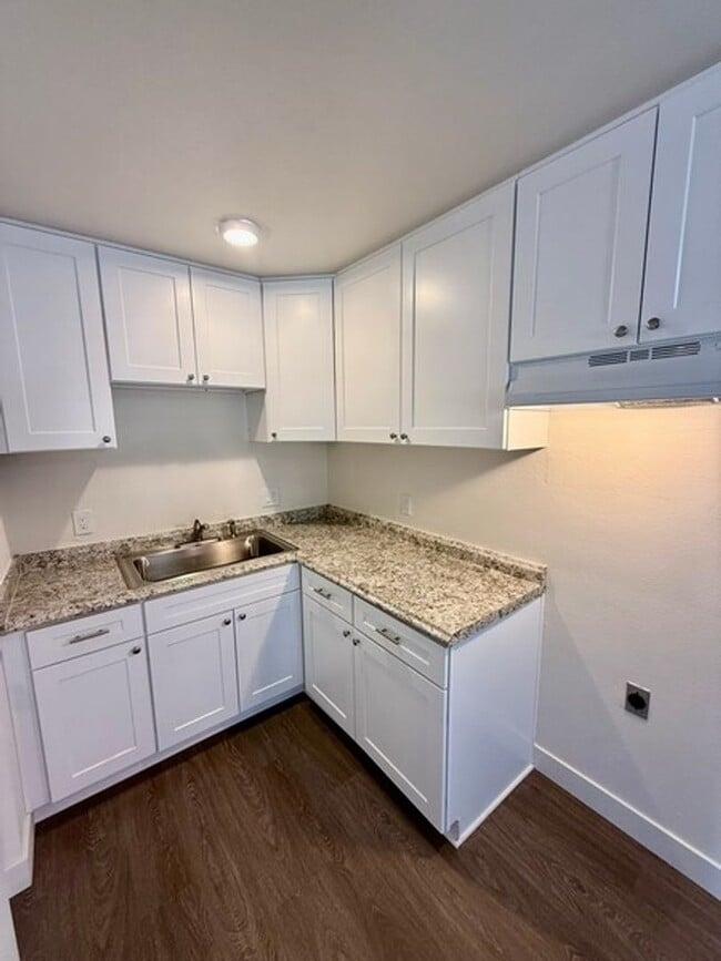 Photo - 3 bedroom apartment with a 1 car garage Unit 3