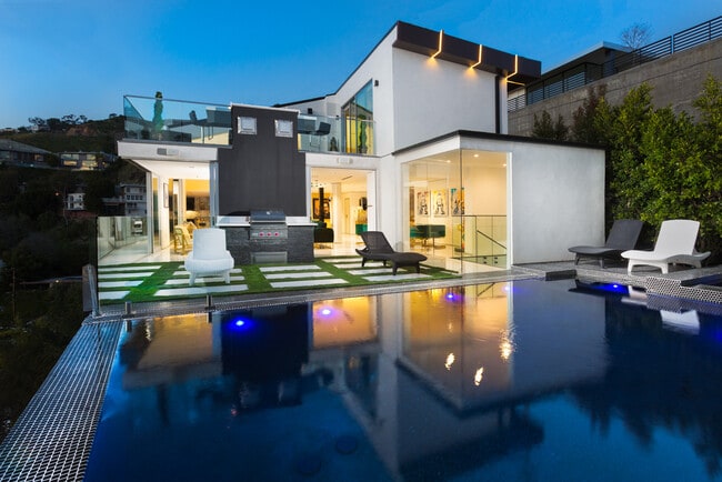 Photo - 1623 Viewmont Dr House
