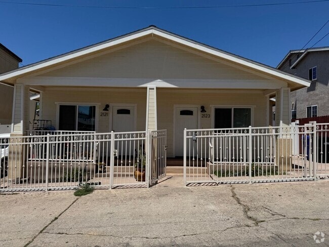 Building Photo - 2121 Ocean View Blvd Rental