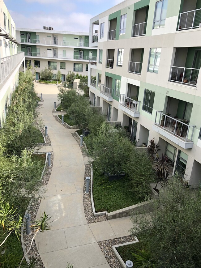 Coutyard - 11500 Tennessee Ave Unit 419