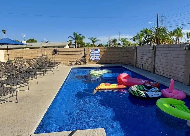 Photo - 9861 Pacific Ave