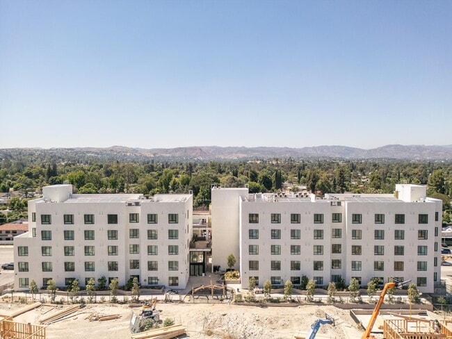 Photo - Woodlake Apartments