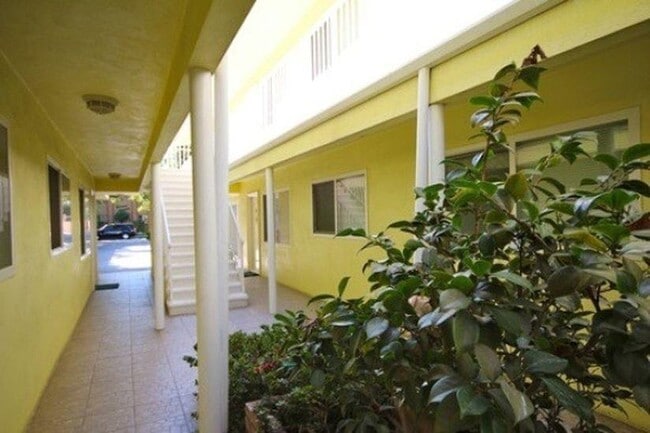 Insite of Apartment - 140 N Wilson Ave Unit 10