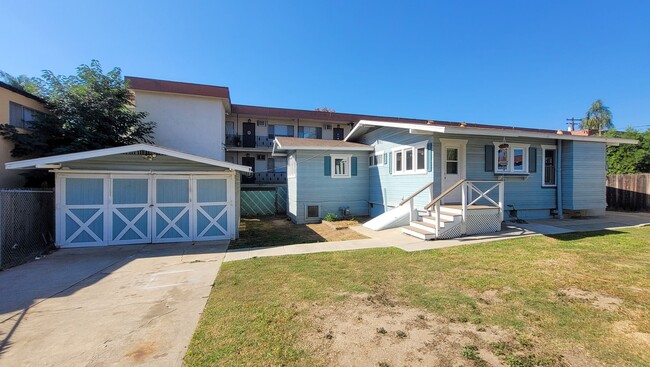 Building Photo - 2 Bed 1 Bath House in Historical Uptown Whittier Available Now!