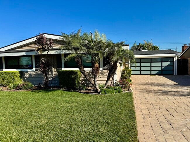 Building Photo - 883 N Waverly St